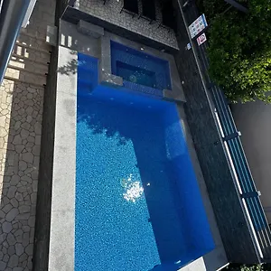 Blazevic, Heated Pool&jacuzzi Apartament