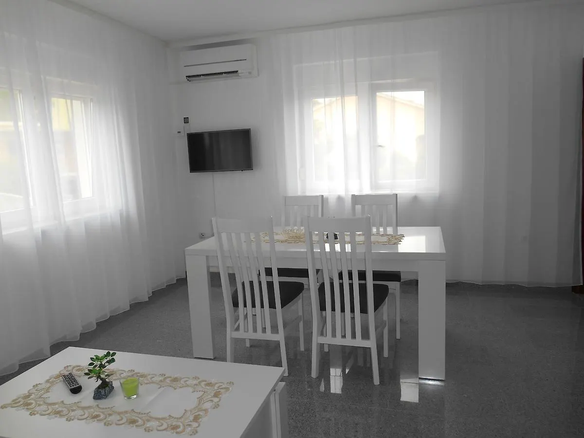 Apartments Diana Smrika 0*,  Croatia