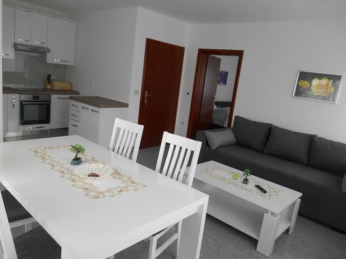 Apartments Diana Smrika