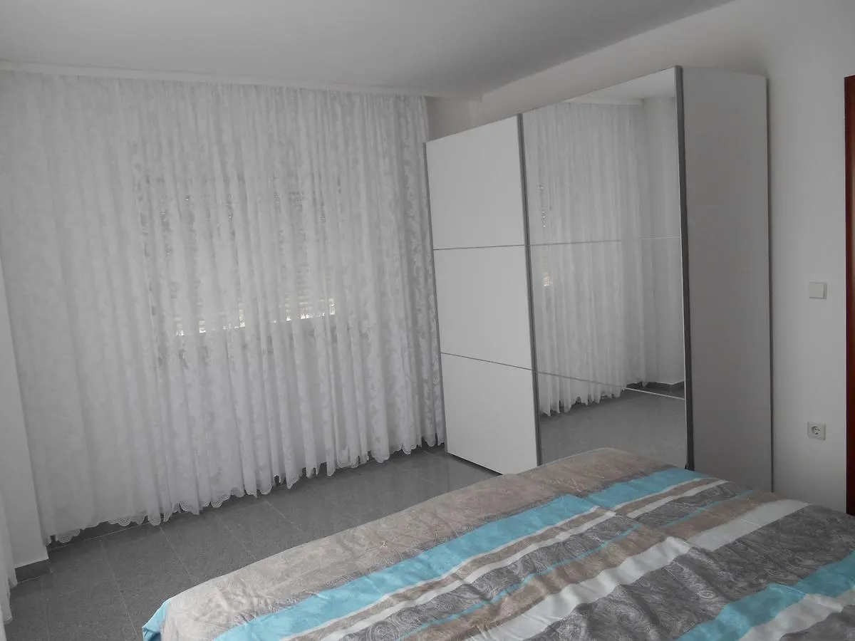 Apartments Diana Smrika 0*,  Croatia