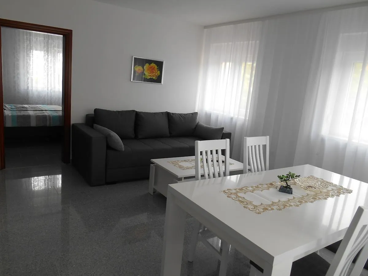 Apartments Diana Smrika