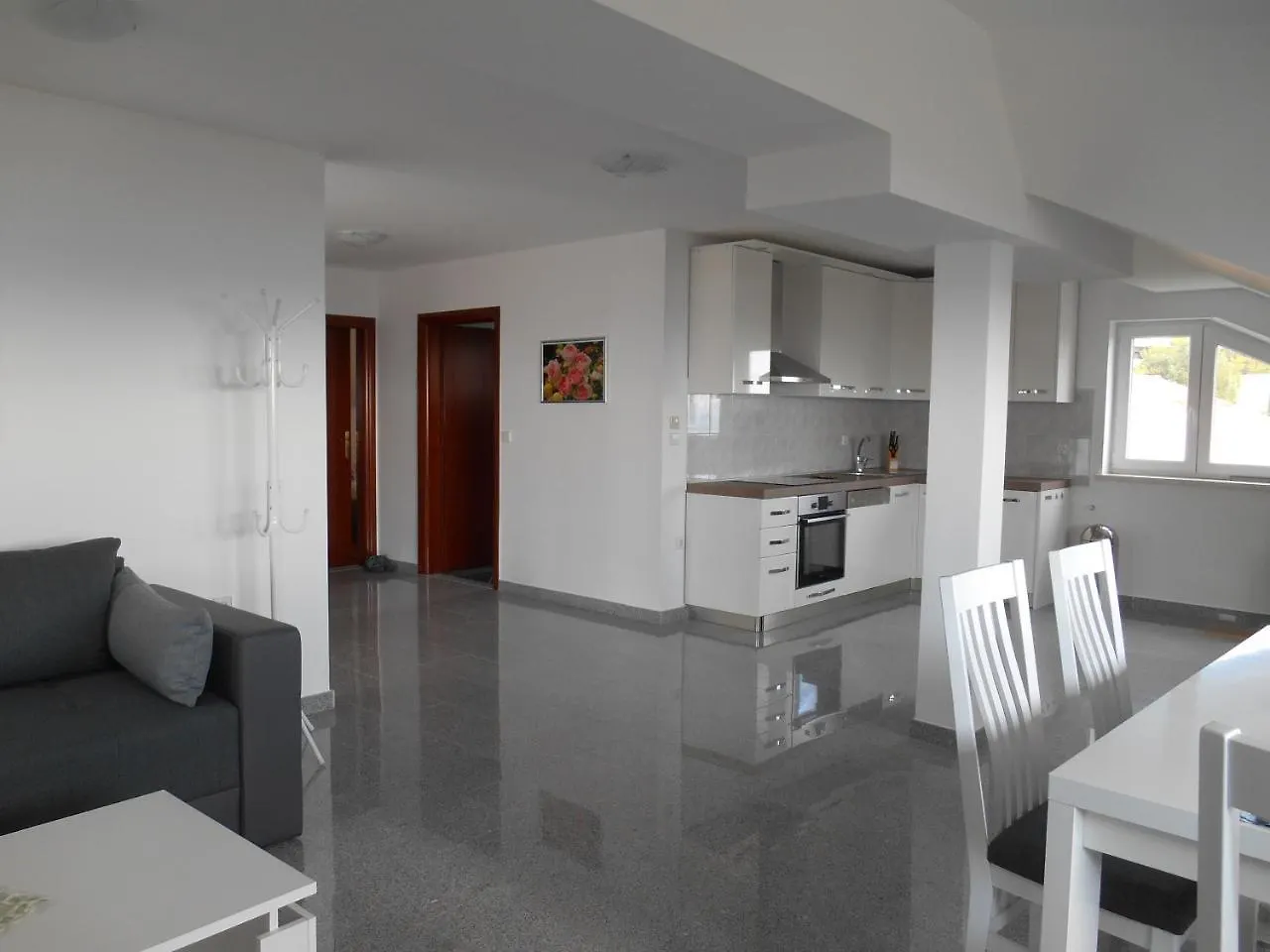 Apartments Diana Smrika 0*,